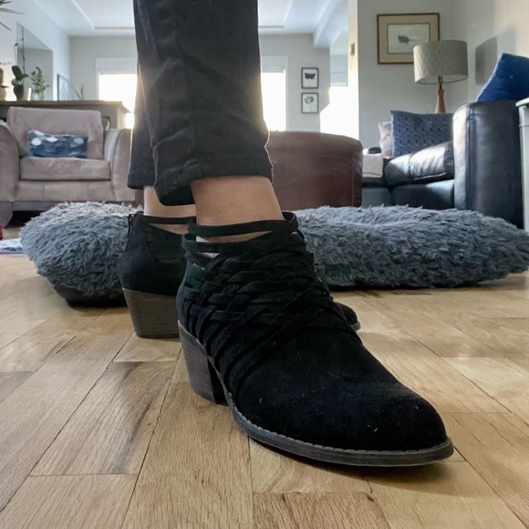 Suede Fergie boots - Picture 6 of 6